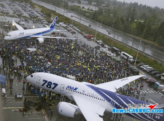 波音与全日空在美庆祝首架B787梦想飞机交付